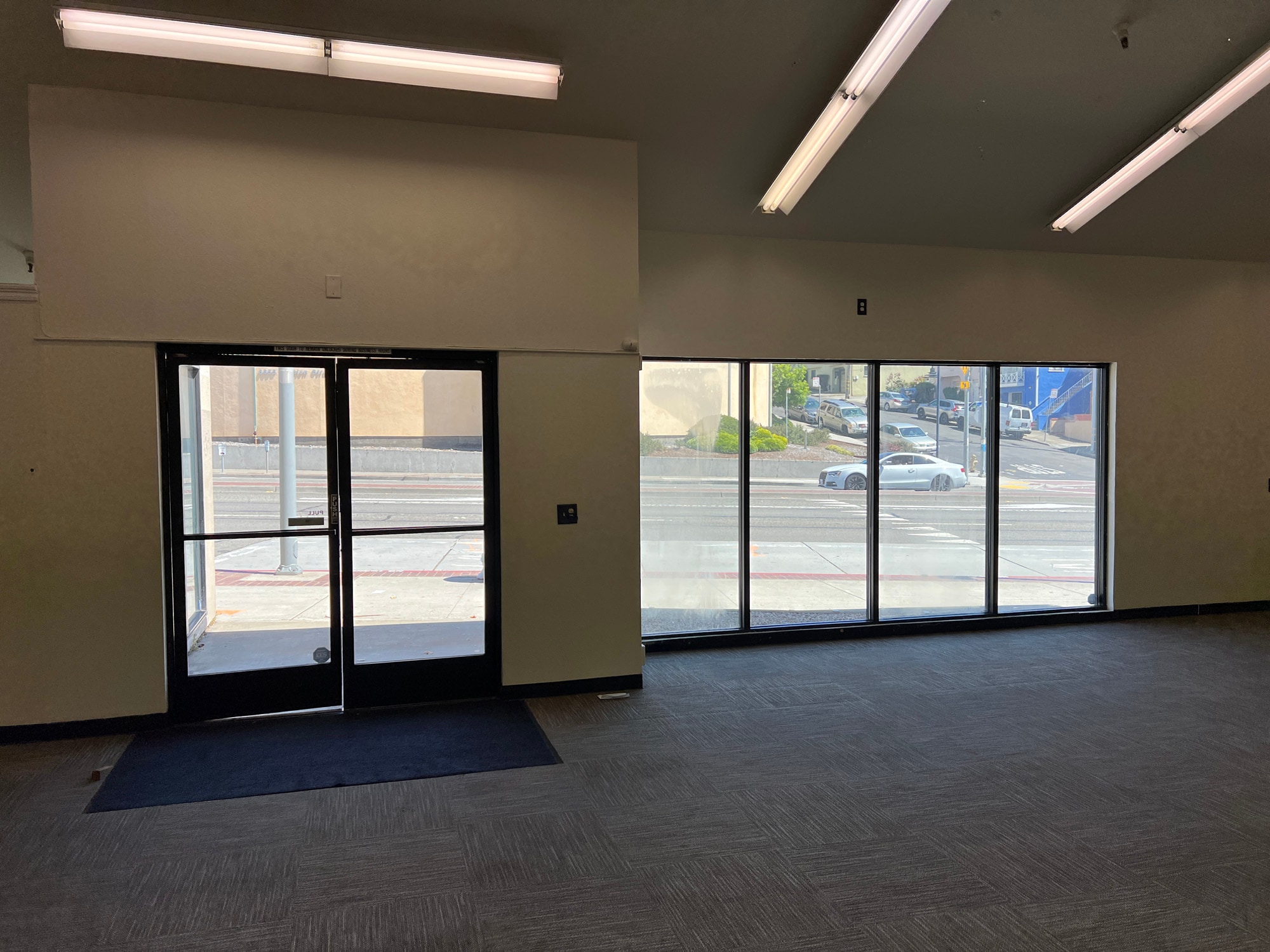 6674-6678 Mission St, Daly City, CA à louer Photo intérieure– Image 1 sur 4