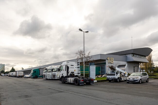 Plus de détails pour 21 Garonor Batiment, Aulnay-sous-Bois - Bureau, Industriel/Logistique à louer