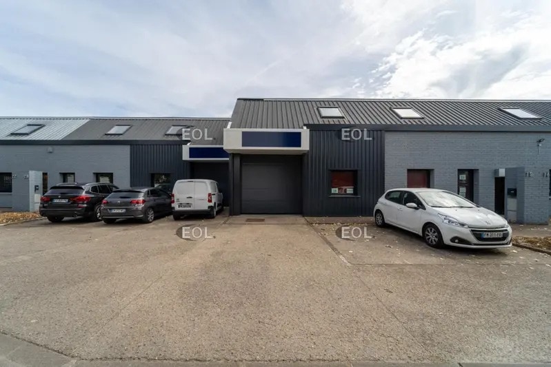 Local d’activités dans Évry-Courcouronnes à louer - Photo de l’immeuble – Image 1 sur 6