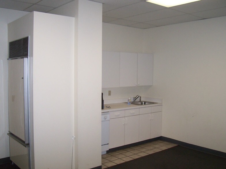 25-27 Harborview Ave, Stamford, CT à louer - Photo intérieure – Image 2 sur 9