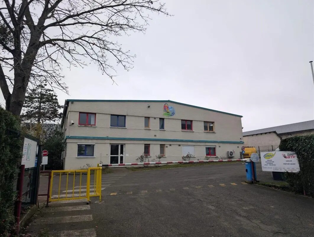 Local d’activités dans Buchelay à louer Photo de l’immeuble– Image 1 sur 16