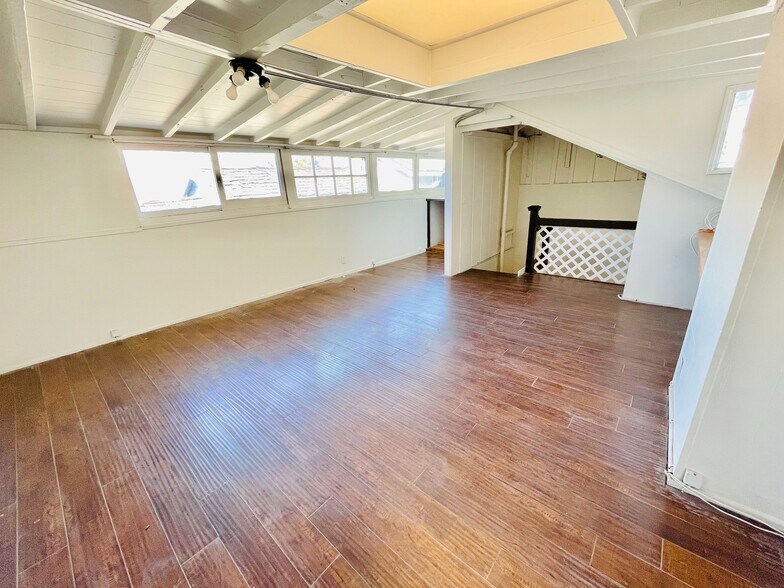 1854 S Coast Hwy, Laguna Beach, CA à louer - Photo intérieure – Image 2 sur 21