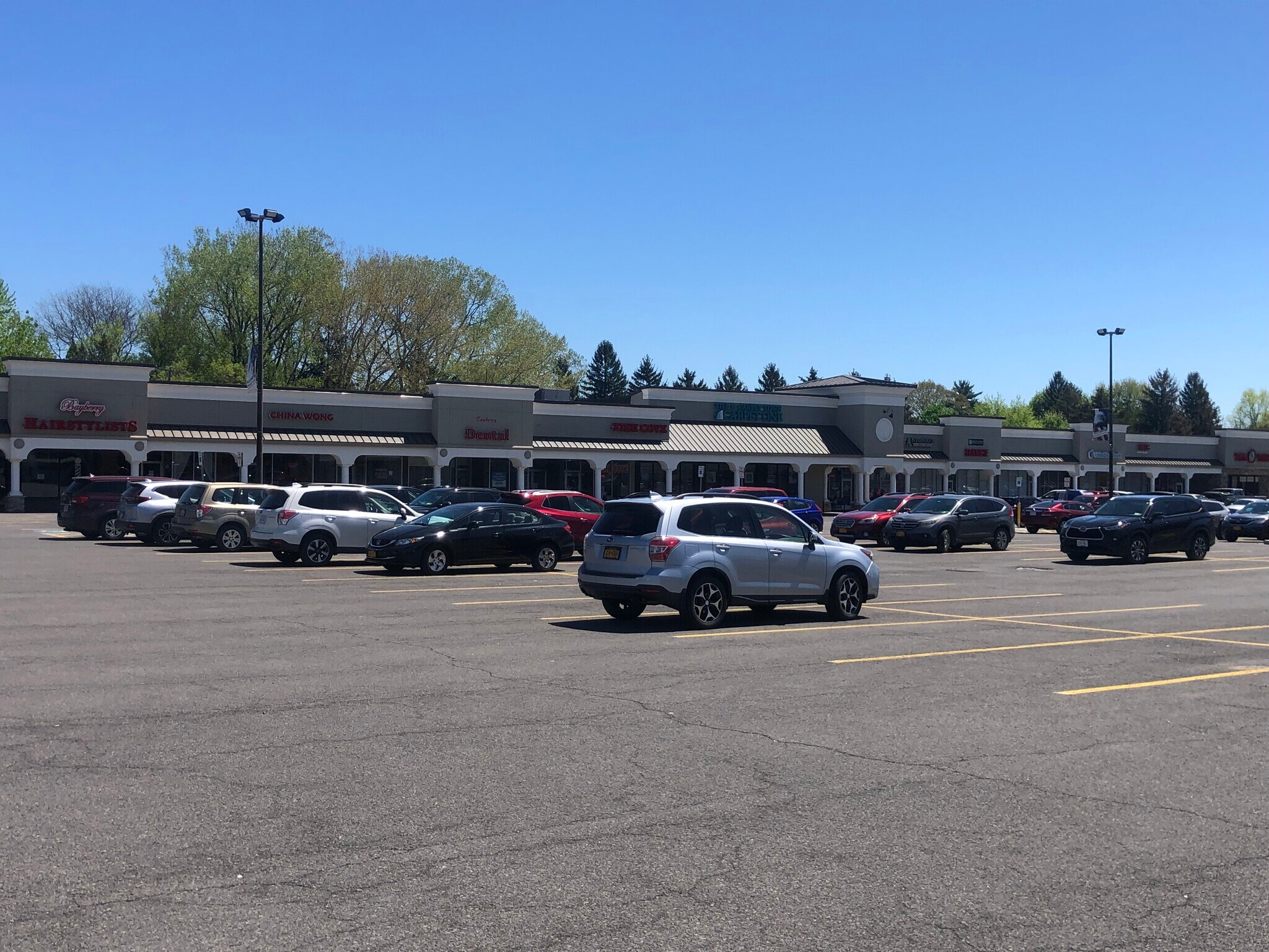 7608 Oswego Rd, Liverpool, NY à louer Photo principale– Image 1 sur 41