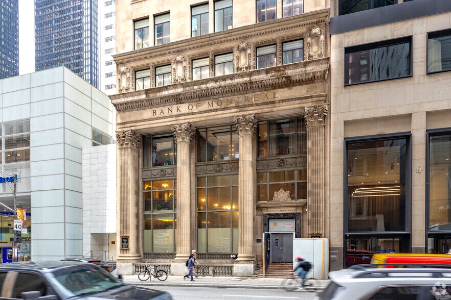 302 Bay St, Toronto, ON à louer - Photo de l’immeuble – Image 2 sur 2