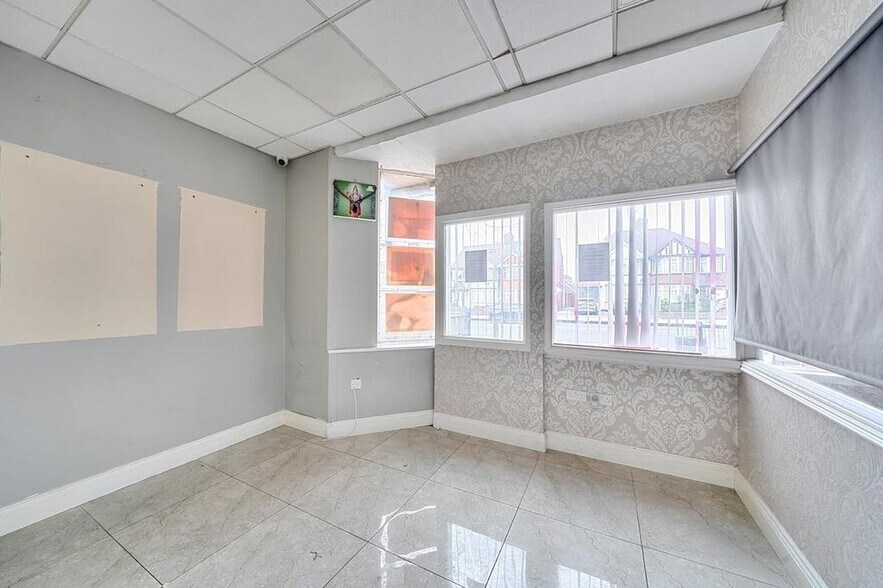 493 Kenton Rd, Harrow à louer - Photo de l’immeuble – Image 3 sur 8