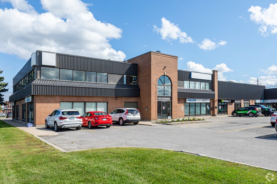 203 Colonnade Rd, Ottawa, ON à louer - Photo de l’immeuble – Image 2 sur 4