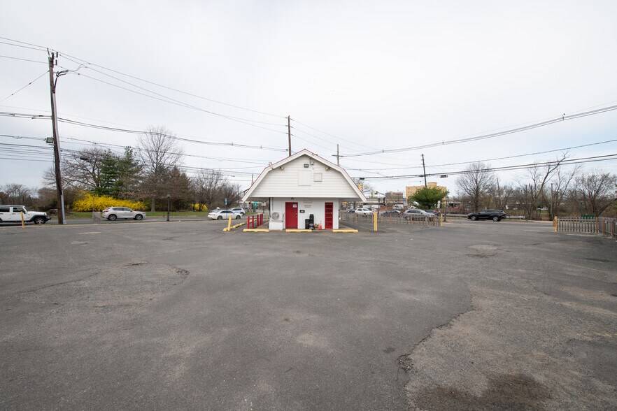 735 E Hazelwood Ave, Rahway, NJ à vendre - Photo de l’immeuble – Image 2 sur 46