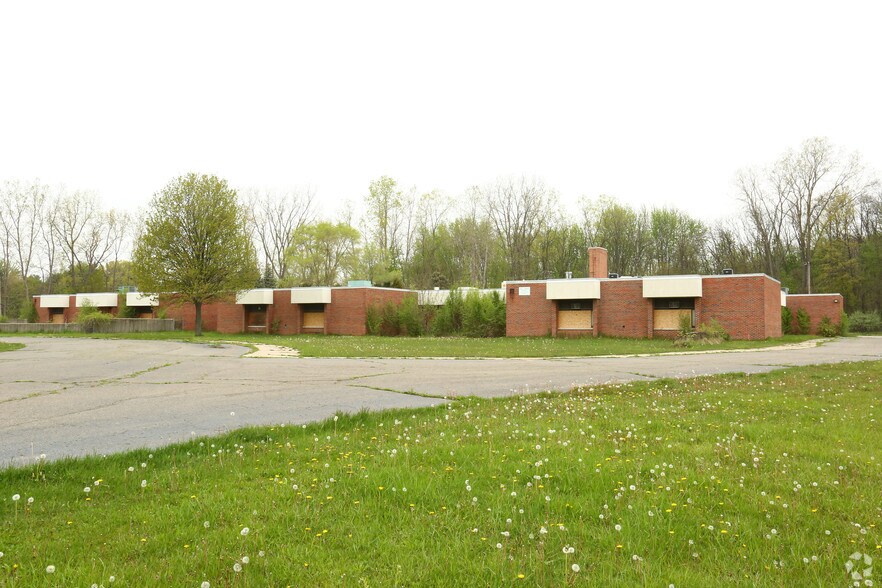 39000 Superior St, Romulus, MI à vendre - Photo principale – Image 1 sur 8