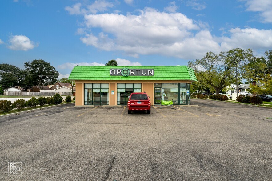 2000 W Grand Ave, Waukegan, IL à vendre - Photo de l’immeuble – Image 1 sur 6
