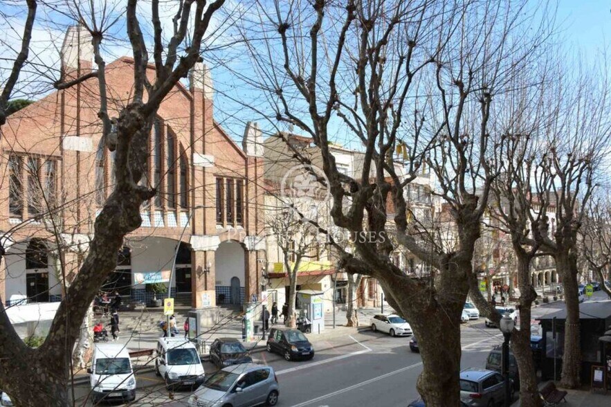 Immeuble residentiel dans Arenys de Munt, Barcelona à vendre - Photo intérieure – Image 2 sur 24