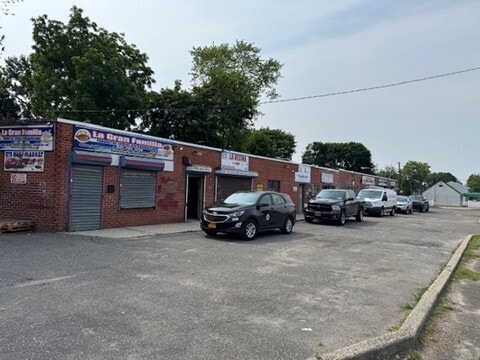 1309-1323 Straight Path, Wyandanch, NY à louer - Photo de l’immeuble – Image 3 sur 13