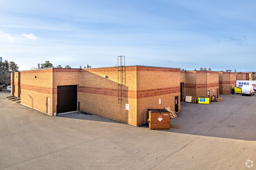 160 Applewood Cres, Vaughan, ON à louer - Photo de l’immeuble – Image 3 sur 3