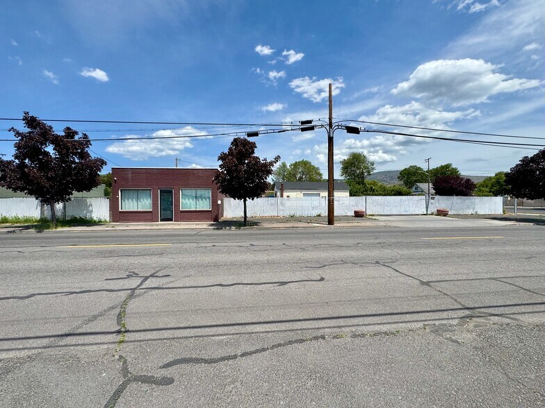 253 E Main St, Klamath Falls, OR à vendre - Photo de l’immeuble – Image 2 sur 24