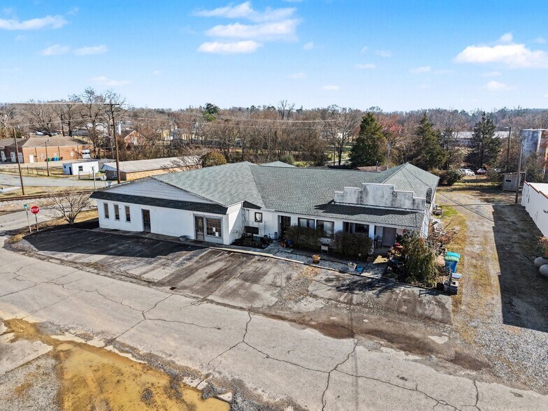 11 Bell Ave, Denton, NC à vendre - Photo principale – Image 1 sur 24