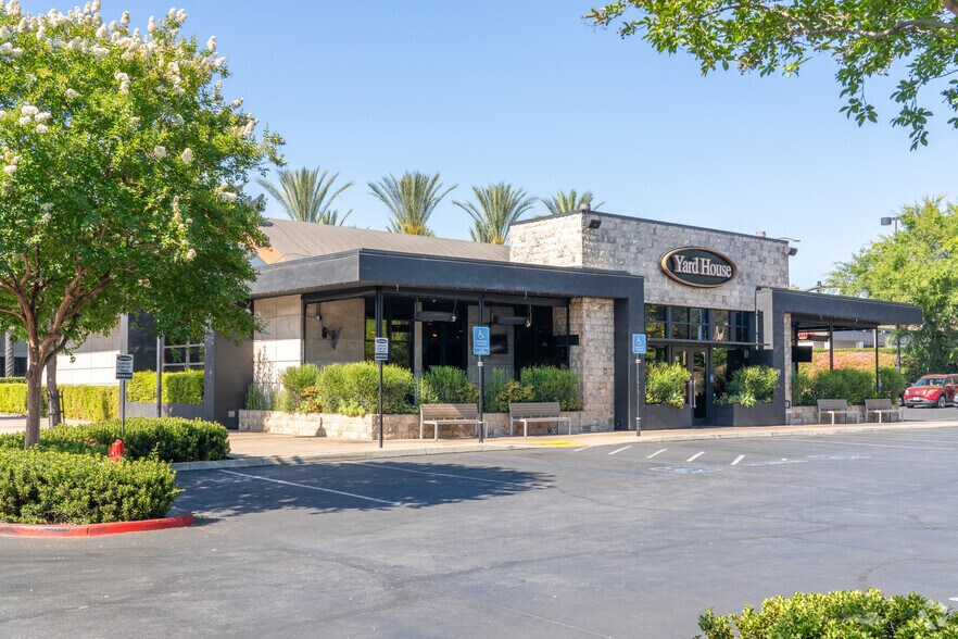 13881 Peyton Dr, Chino Hills, CA à vendre - Photo principale – Image 1 sur 4