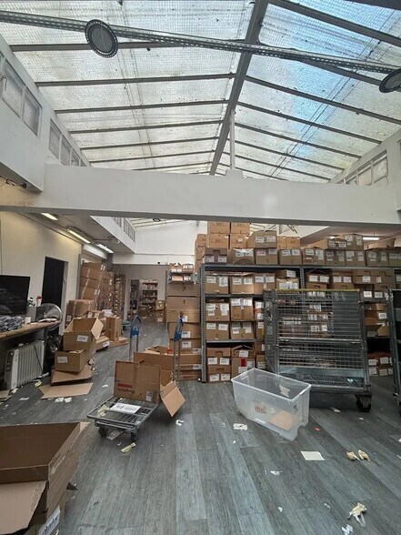 Local commercial dans Paris à louer - Photo intérieure – Image 3 sur 9