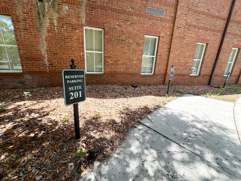 240 Seven Farms Dr, Daniel Island, SC à vendre - Photo de l’immeuble – Image 2 sur 15