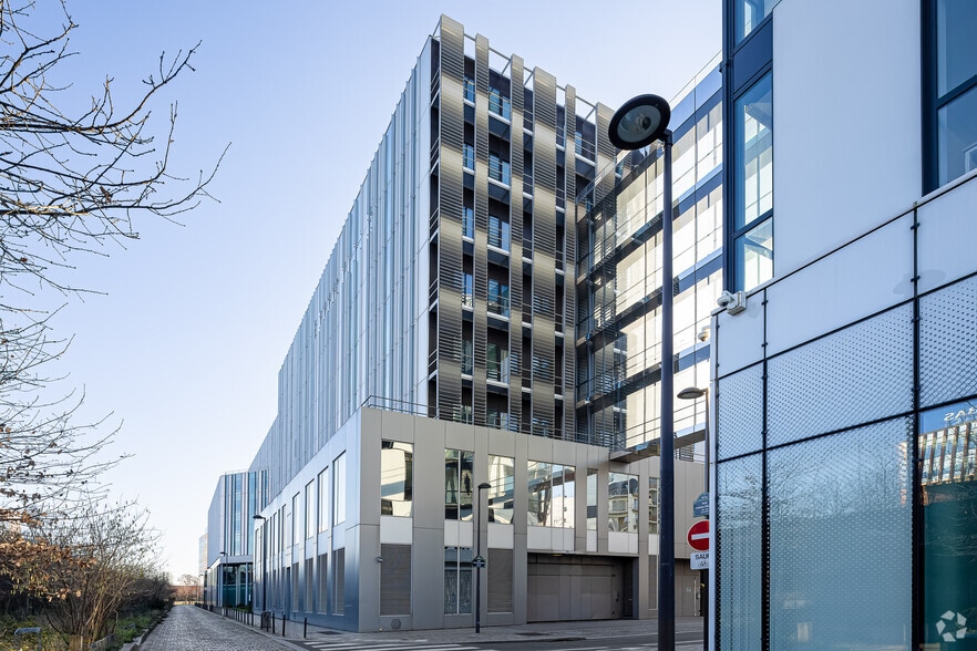 10 Rue Chana Orloff, Paris à louer - Photo de l’immeuble – Image 2 sur 14