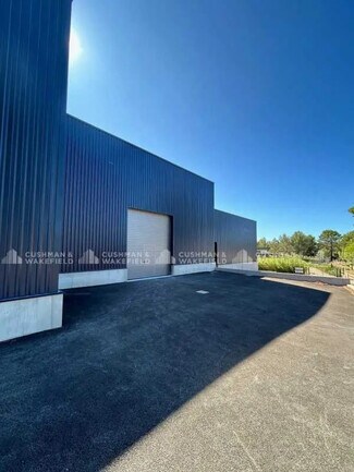 Plus de détails pour 523 Avenue De Berlin, Signes - Local d'activités à louer