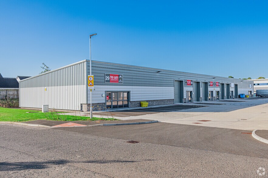 24-29 Appleton Pky, Livingston à louer - Photo principale – Image 1 sur 2