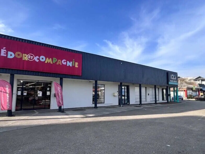 2 Boulevard John Kennedy, Bourg-en-Bresse à louer - Photo de l’immeuble – Image 1 sur 6