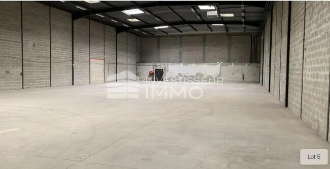 Plus de détails pour Local d'activités à louer