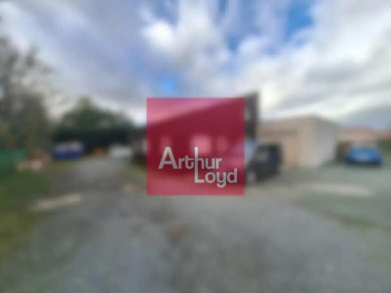 Local d'activités dans Lezoux à vendre - Photo de l’immeuble – Image 2 sur 6