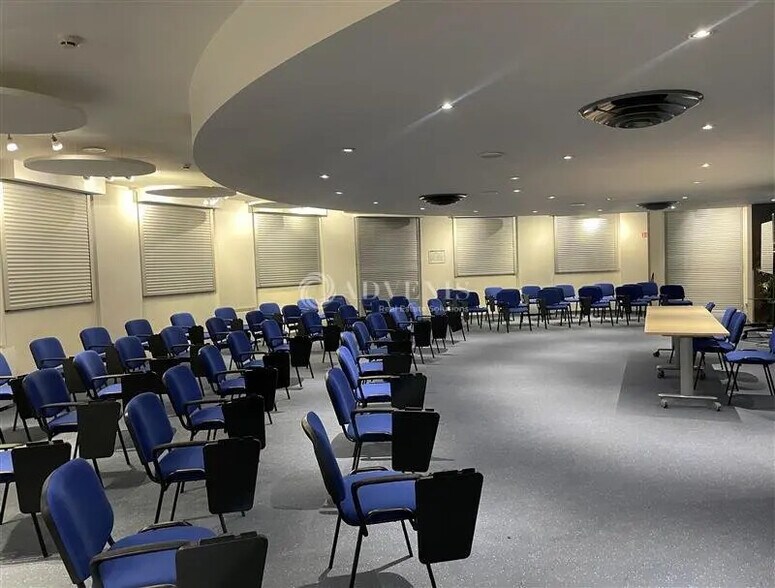 Bureau dans Courbevoie à louer - Photo de l’immeuble – Image 3 sur 12