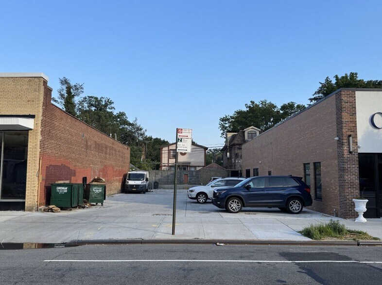 17924 Union Tpke, Fresh Meadows, NY à vendre - Photo de l’immeuble – Image 3 sur 6