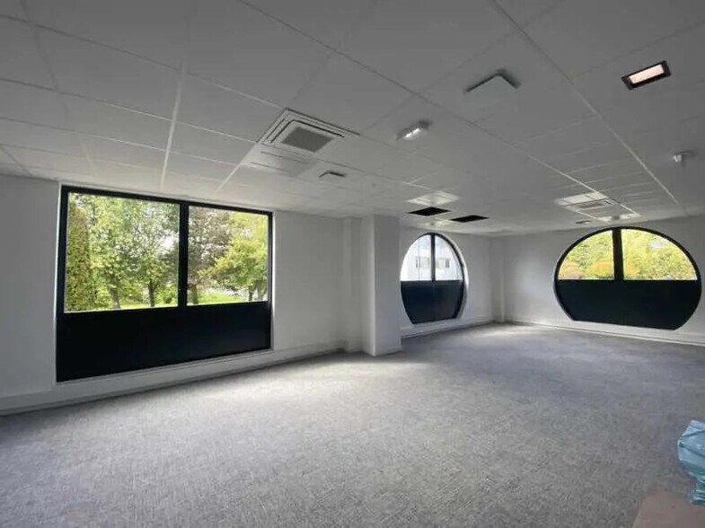 Bureau dans Mont-Saint-Aignan à louer - Photo de l’immeuble – Image 1 sur 4