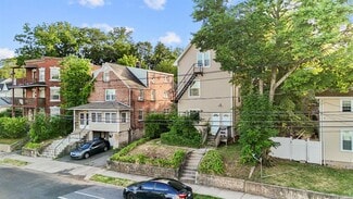 Plus de détails pour 445-451 Columbus Blvd, New Britain, CT - Logement à vendre