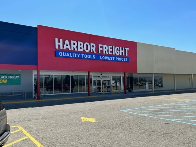 2505-2549 E State Road 44, Shelbyville, IN à louer - Photo de l’immeuble – Image 3 sur 5