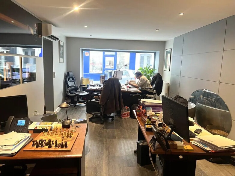 Local commercial dans Paris à louer - Photo de l’immeuble – Image 2 sur 7