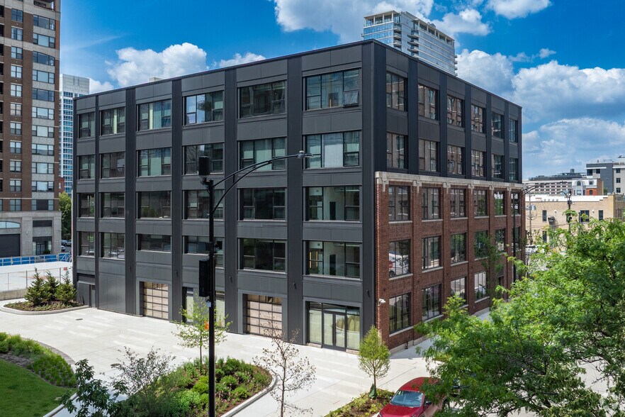 871 N Franklin St, Chicago, IL à louer - Photo de l’immeuble – Image 2 sur 19