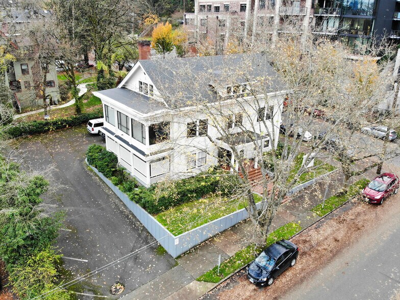 2386 NW Hoyt St, Portland, OR à louer - Photo de l’immeuble – Image 3 sur 10
