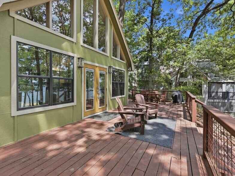 104 Barker Creek Dr, Scroggins, TX à vendre - Vidéo sur l’annonce professionnelle – Image 2 sur 33