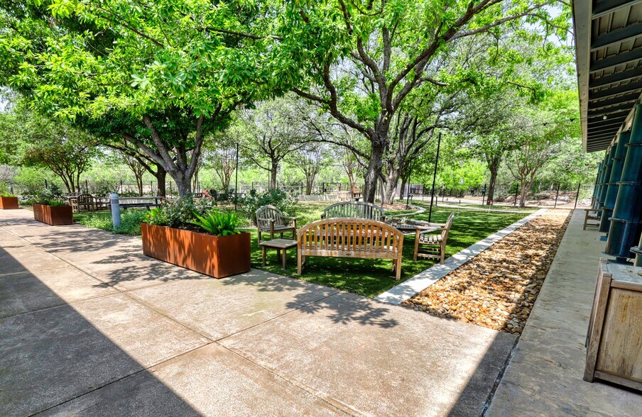 1390 E Bitters Rd, San Antonio, TX à louer - Photo de l’immeuble – Image 2 sur 7
