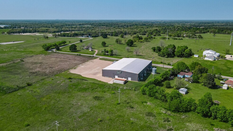 21930 Kathy Fleming Rd, Navasota, TX à louer - Photo de l’immeuble – Image 2 sur 13