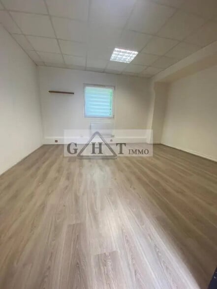 Bureau dans Bonneuil-sur-Marne à louer - Photo de l’immeuble – Image 1 sur 4