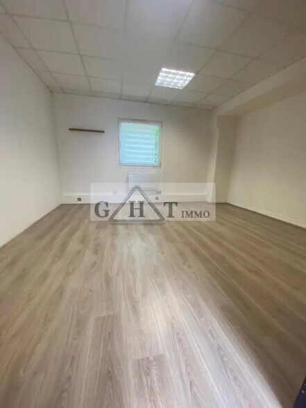 Bureau dans Bonneuil-sur-Marne à louer - Photo intérieure – Image 1 sur 4