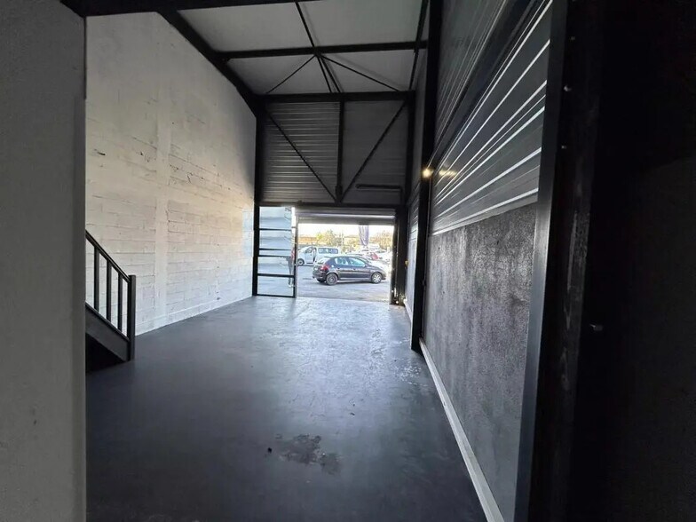 Local commercial dans Roquebrune-sur-Argens à louer - Photo intérieure – Image 2 sur 7