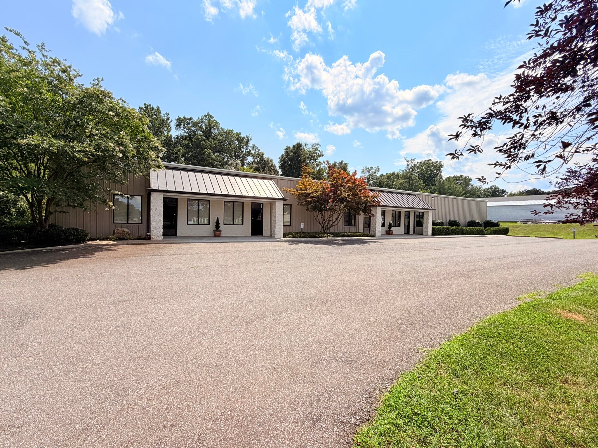 12719 E Lynchburg Salem Tpke, Forest, VA à louer Photo principale– Image 1 sur 17