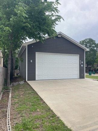 Plus de détails pour 829 Roberson St, Conroe, TX - Local commercial à vendre