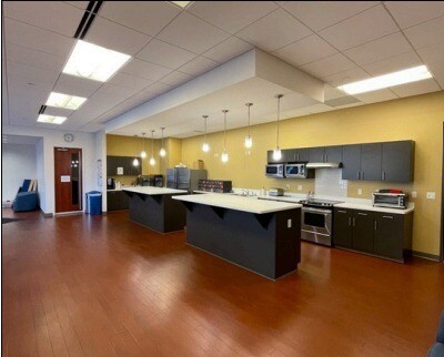 N25W23255 Paul Rd, Pewaukee, WI à vendre - Photo intérieure – Image 3 sur 5