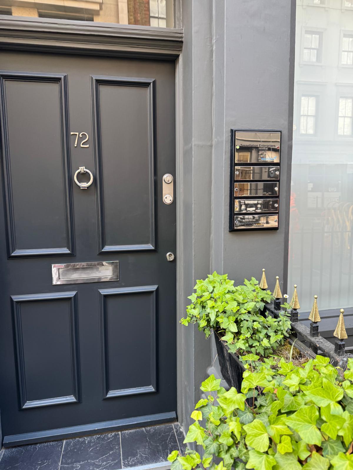 72 Newman St, Londres à louer Photo de l’immeuble– Image 1 sur 2