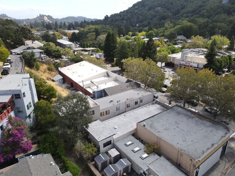 1824 Sir Francis Drake Blvd, Fairfax, CA à vendre - Photo de l’immeuble – Image 3 sur 17