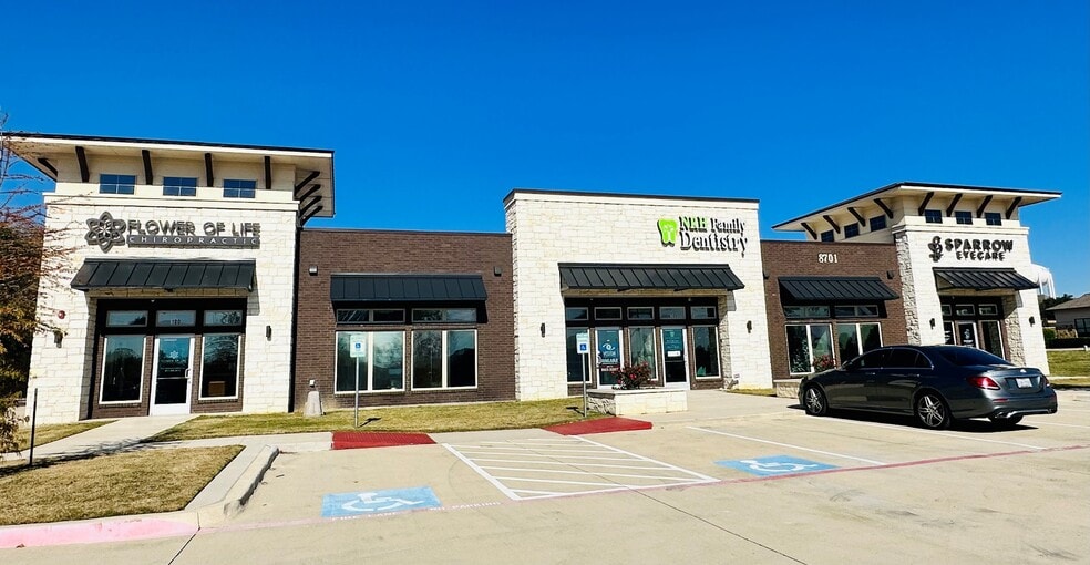 8713 N Tarrant Pky, North Richland Hills, TX à louer - Photo principale – Image 2 sur 4