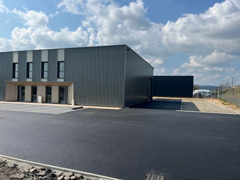 Local d'activités dans Varennes-lès-Mâcon à vendre - Photo de l’immeuble – Image 3 sur 4