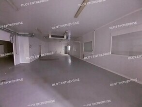 Local d'activités dans Le Sourn à vendre Photo intérieure– Image 2 sur 4