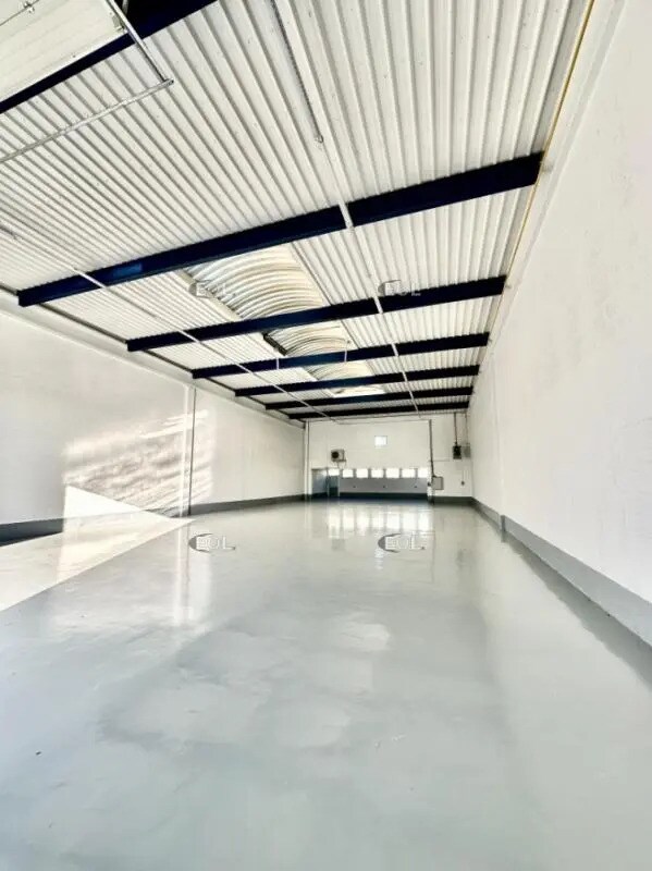 Plus de détails pour Local d'activités à louer